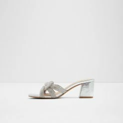 Aldo Grandly Pillow Walk ☁️