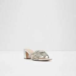 Aldo Grandly Pillow Walk ☁️