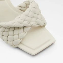 Aldo Pillow Walk ☁️ Milano