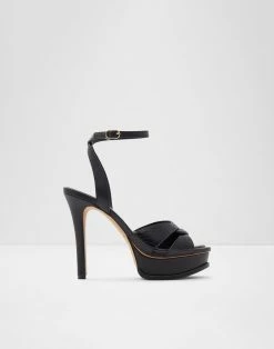 Aldo Ocoewan Pillow Walk ☁️